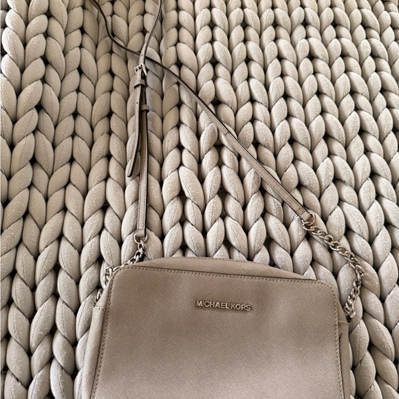 Michael Kors Tan Shoulder Bag Saffiano Leather - Picture 2 of 8